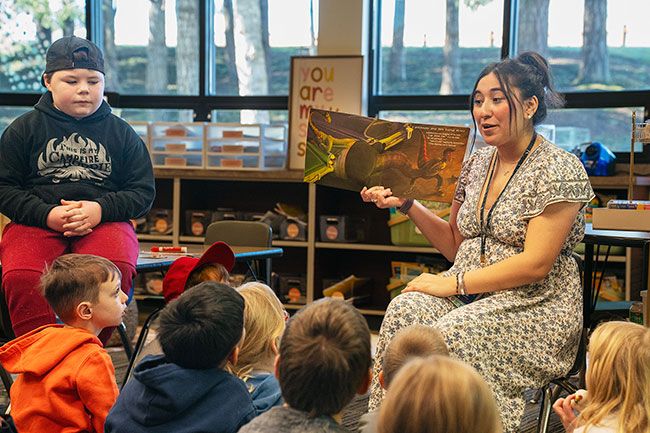 Mariana reading to students.