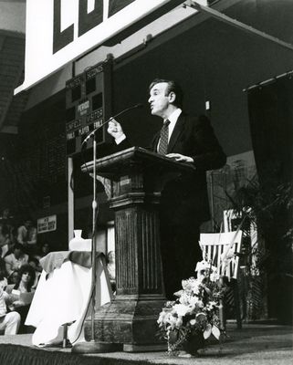 Elie Wiesel speaks at a podium in 1988